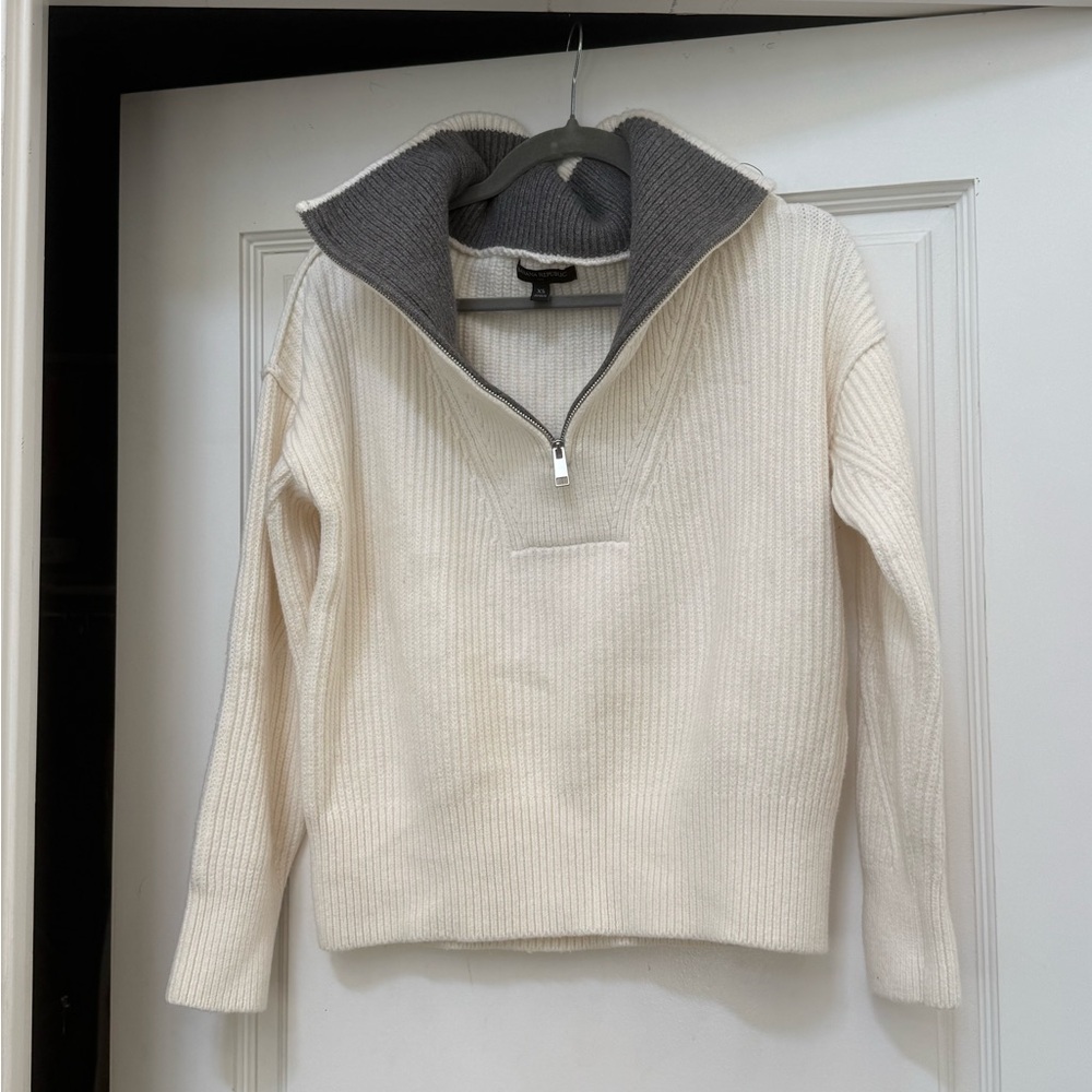Banana Republic Women's Cream and Gray Sweater